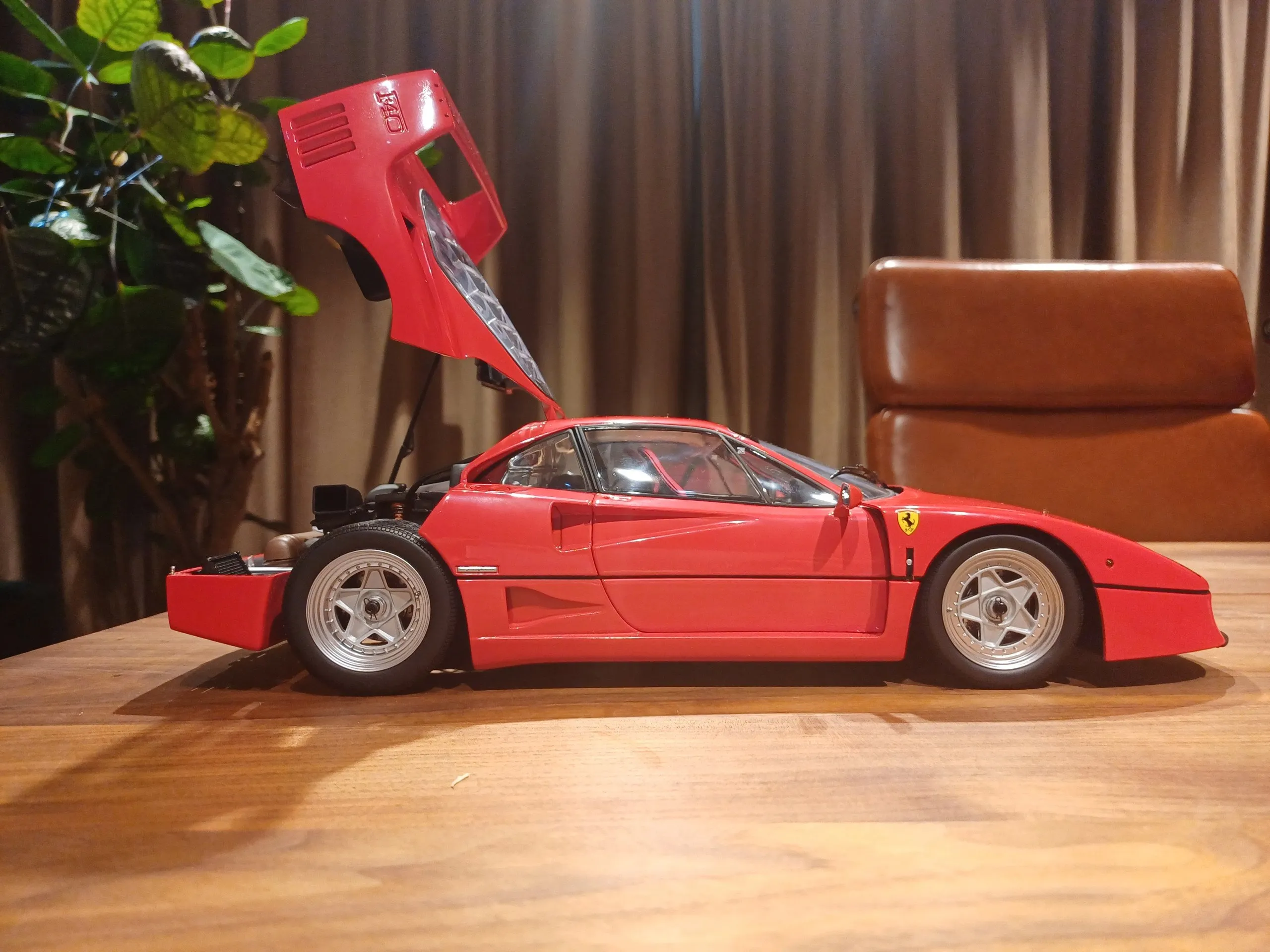 /img/51421-f40-diecast-brand-3.webp