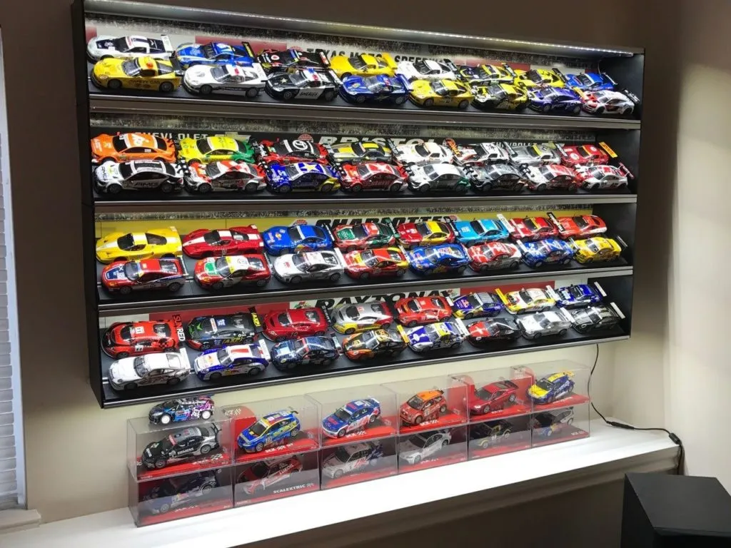 /img/51439-displaying-diecast-cars.webp