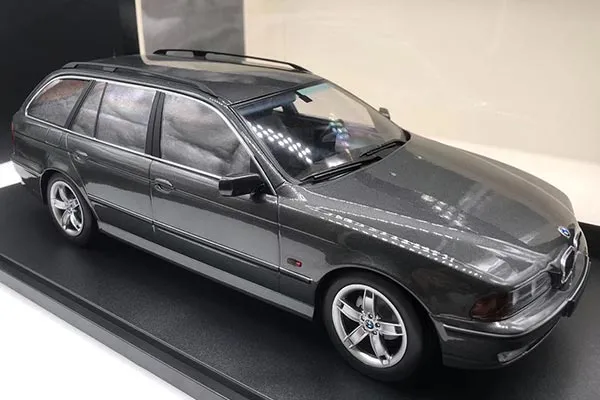 51470 bmw 440i diecast model paint