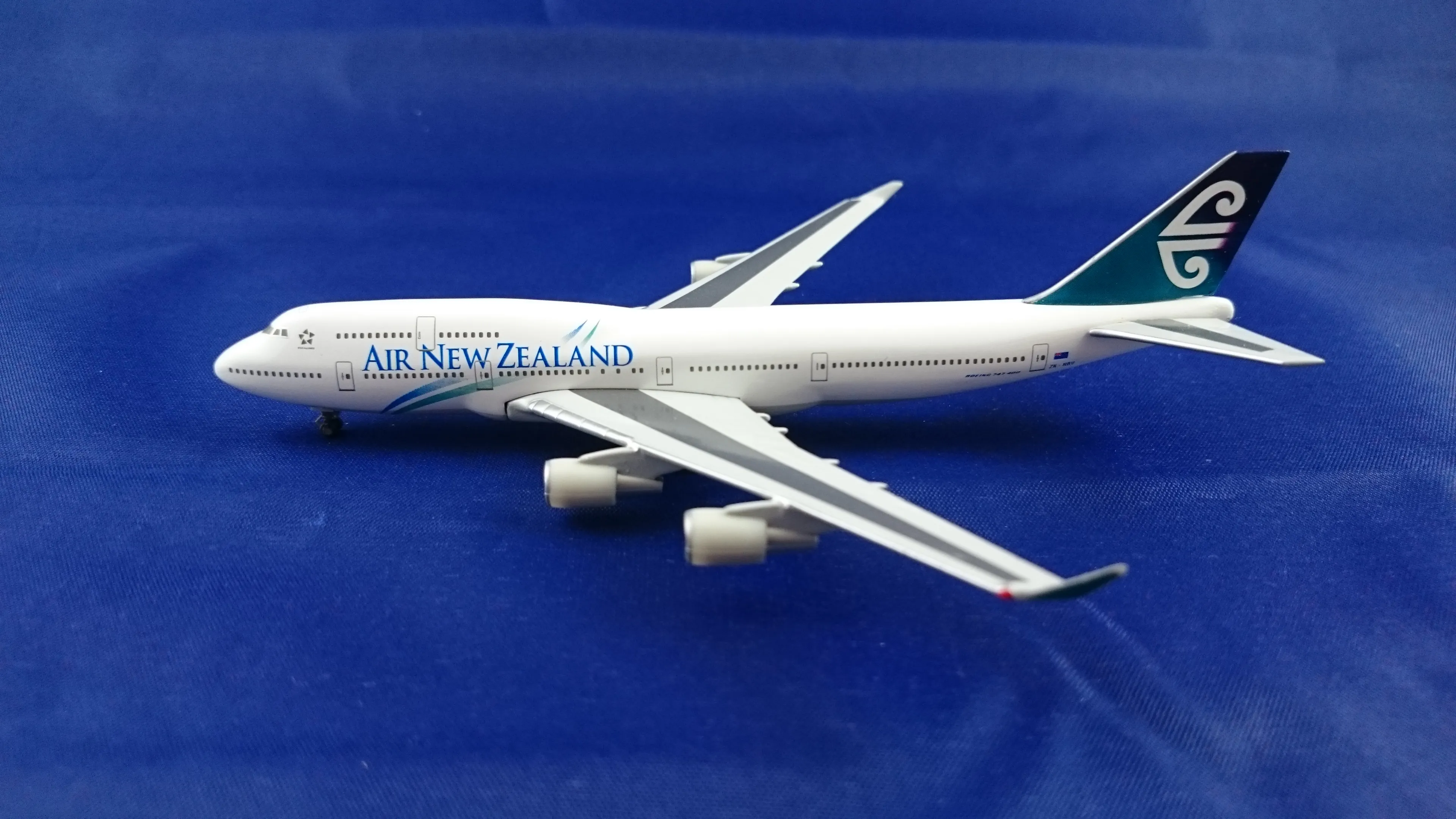 51490 boeing 777 diecast