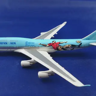 /img/51490-diecast-airliner-display.webp