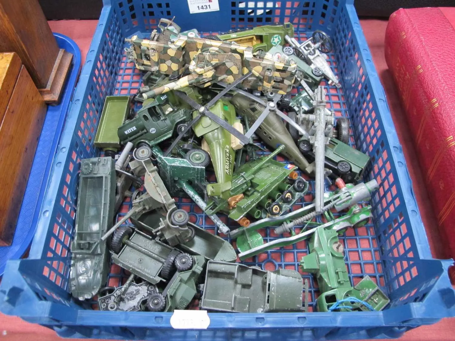 51510 btr 80 diecast