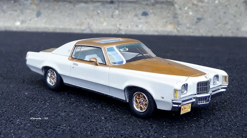 51514 luxury diecast car