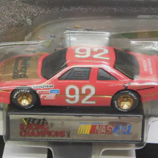 /img/51527-toyota-racing-diecast-cleaning.webp