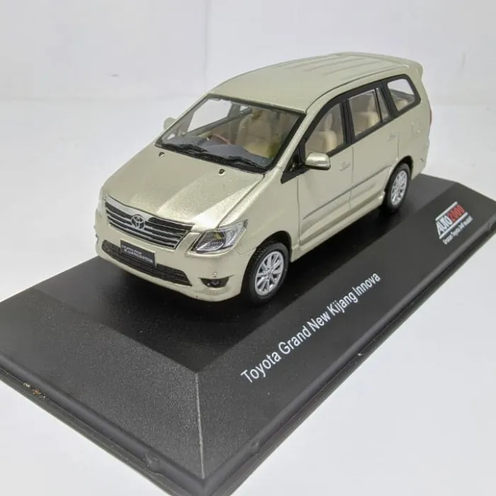 51529 diecast kijang innova collectible display