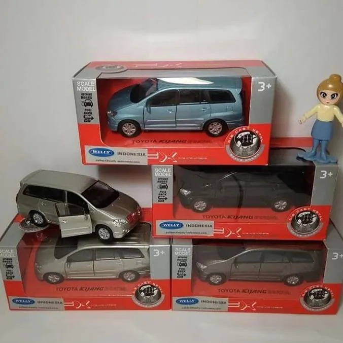 51529 diecast kijang innova detailed exterior