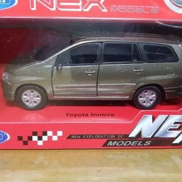 51529 diecast kijang innova detailed interior