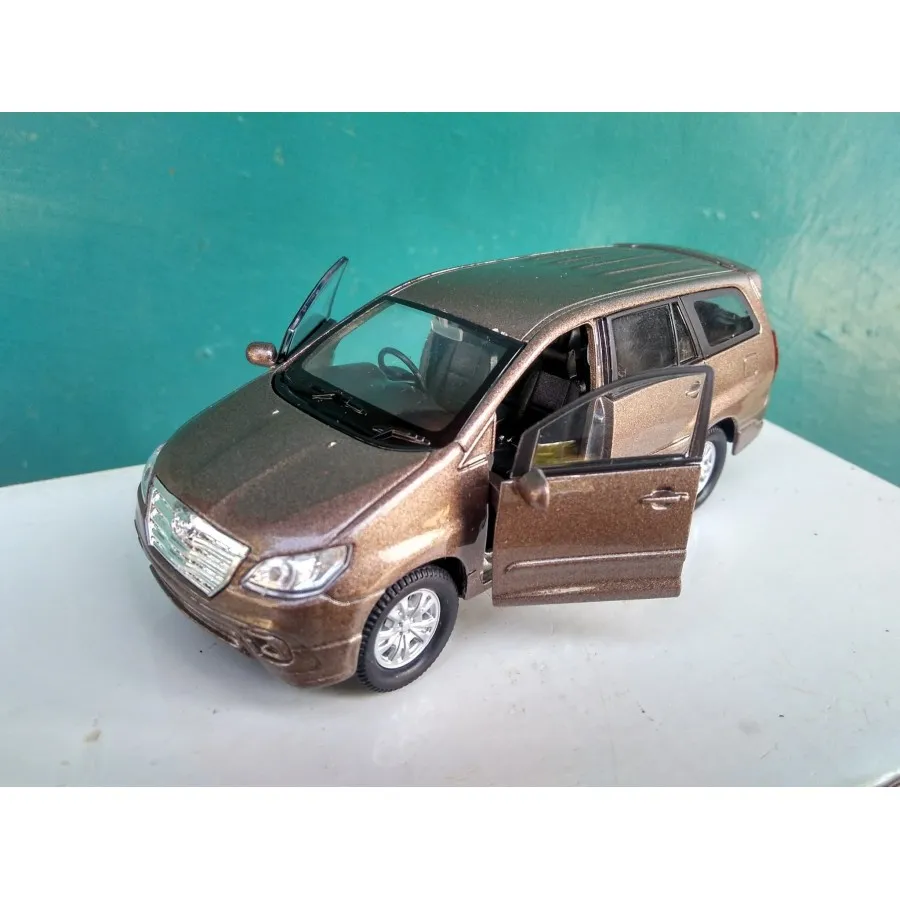 51529 diecast kijang innova functional features