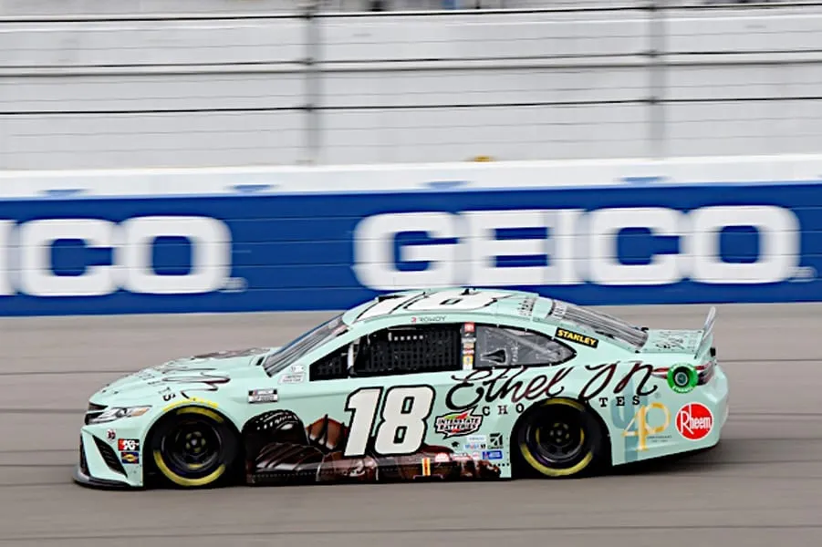 /img/51551-kyle-busch-ethel-m-diecast-7.webp