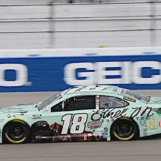 /img/51551-kyle-busch-ethel-m-diecast-7.webp