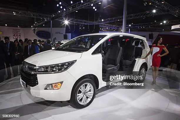 51552 innova crysta diecast components