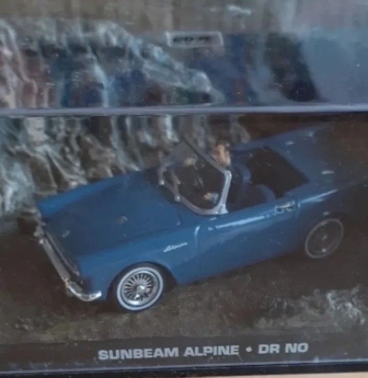 51556 007 diecast display