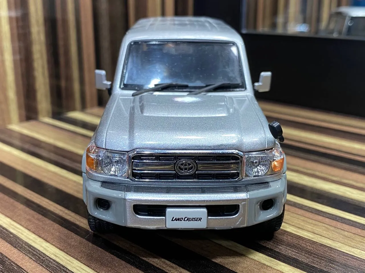 51590 iconic toyota land cruiser 70