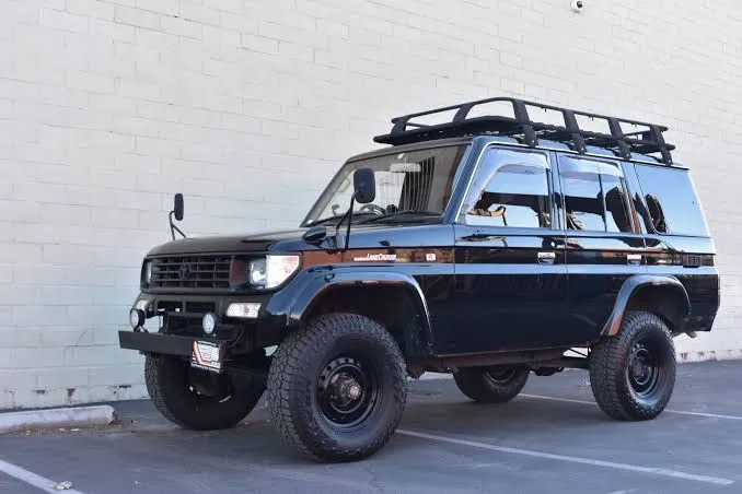 51590 model 5 diecast toyota land cruiser 70