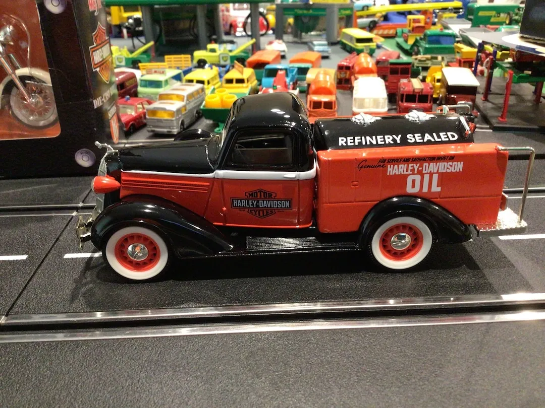 51604 harley diecast replica market