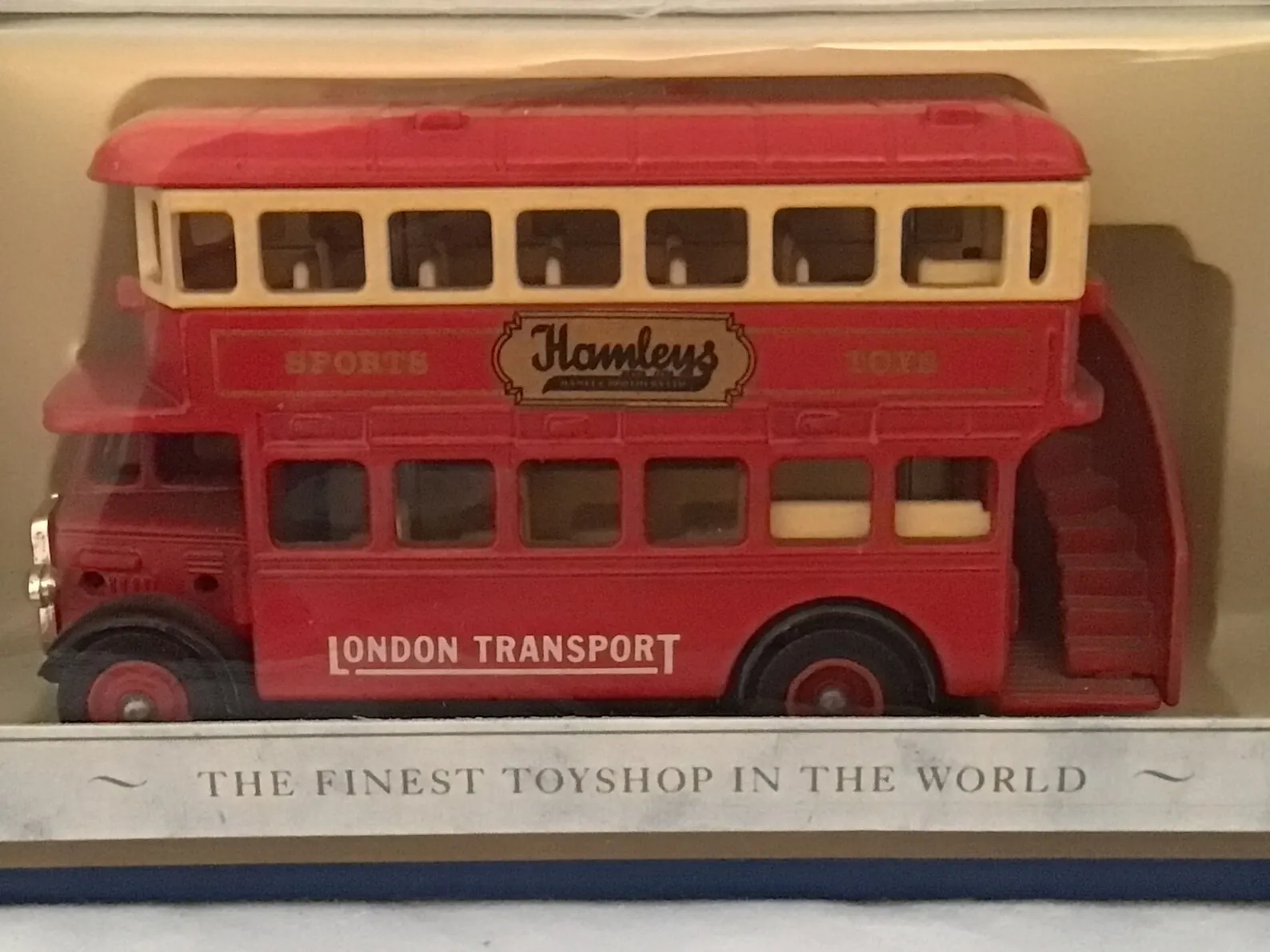 /img/51607-collecting-diecast-buses.webp