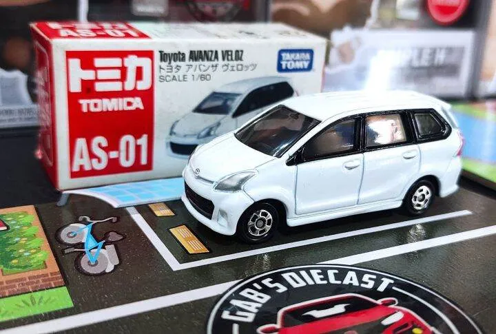 51618 tomica avanza interior