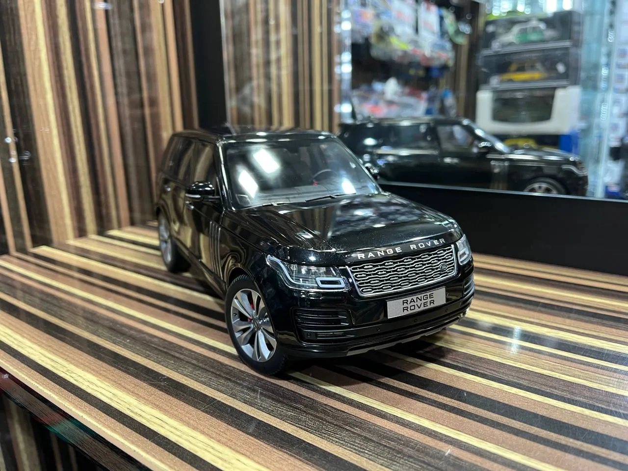 /img/51634-land-rover-discovery-diecast-details.webp