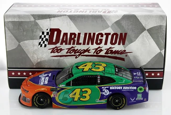 51667 denny hamlin diecast car