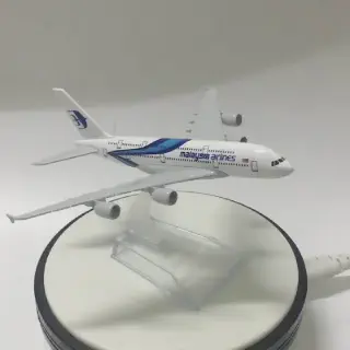 /img/51675-diecast-aircraft-display.webp