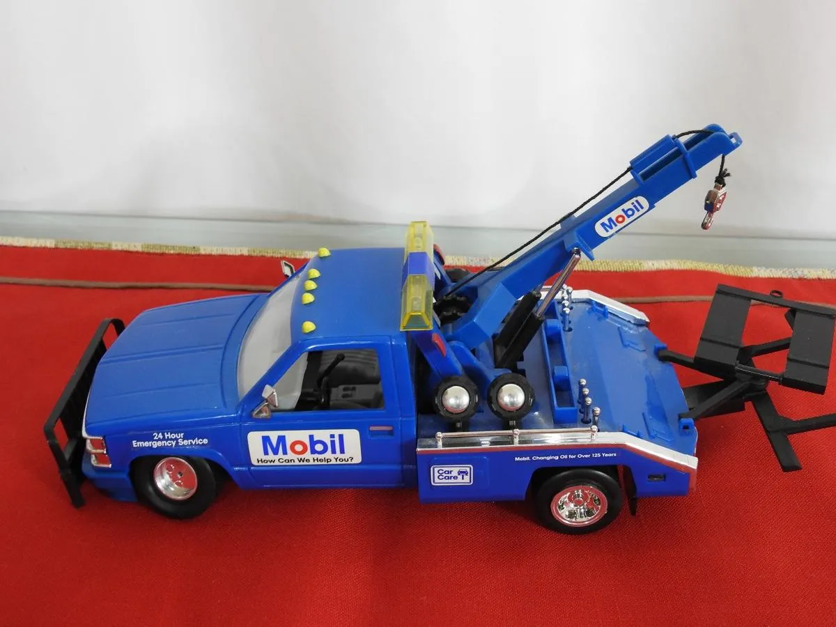 51692 modern oil transporter diecast