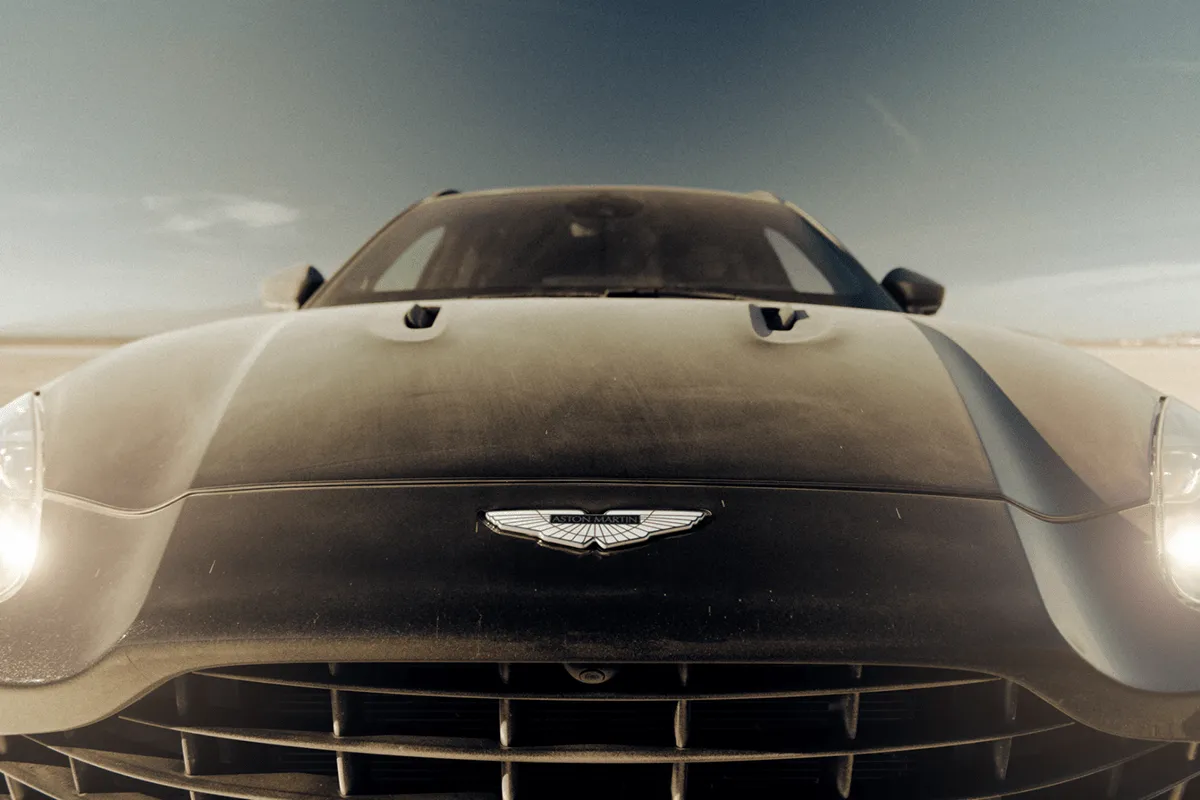 51714 aston martin dbx diecast model 2