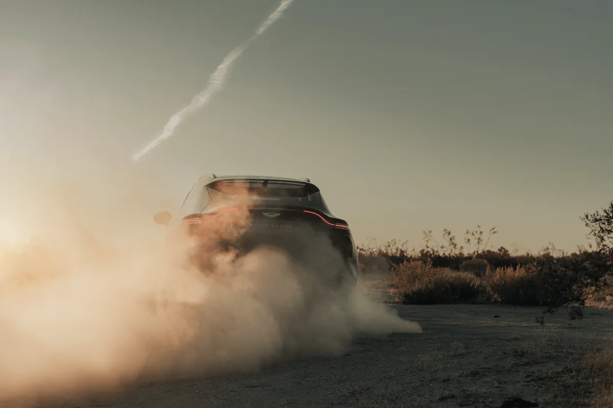 51714 aston martin dbx diecast model 4