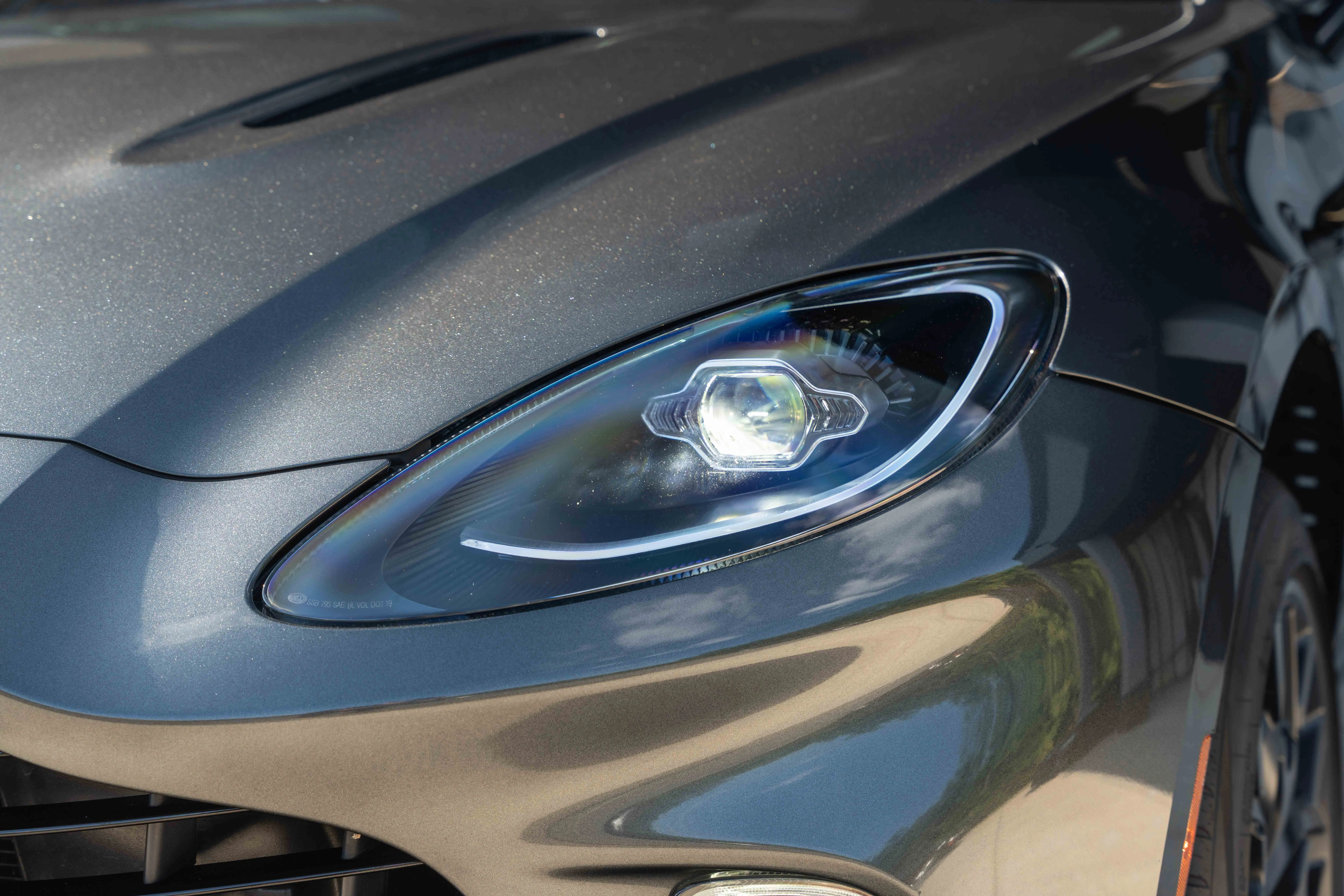 51714 aston martin dbx diecast model 5