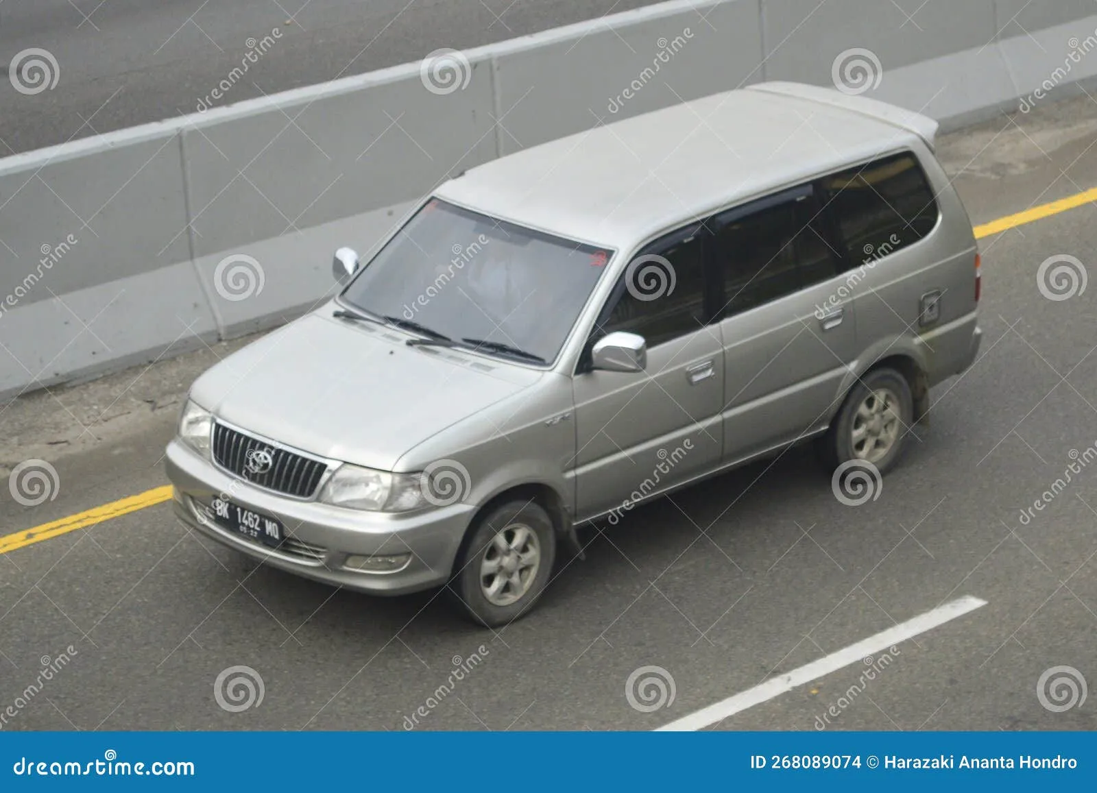 51725 kijang lgx detailed features