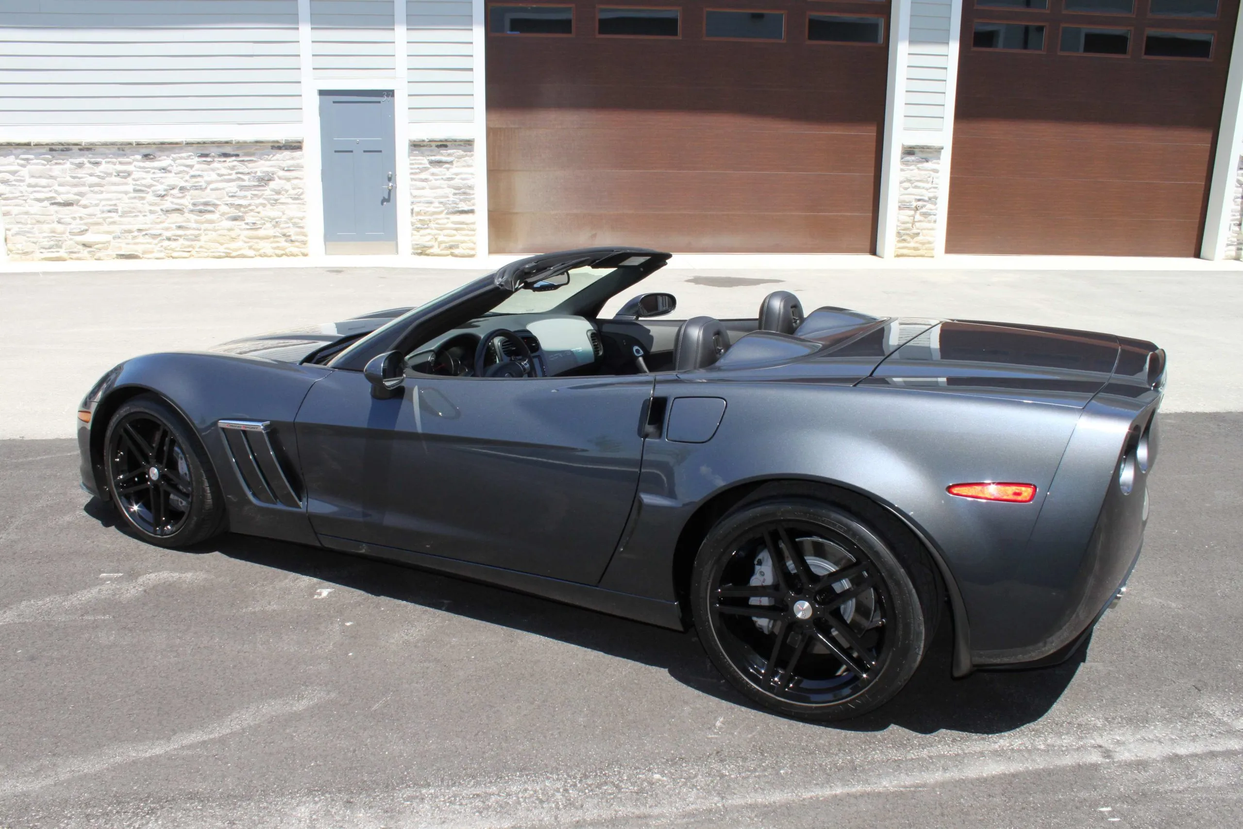 51740 2011 corvette grand sport diecast exterior